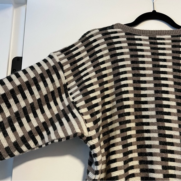 Lady Anne | Vintage Knit Sweater - Picture 7 of 12